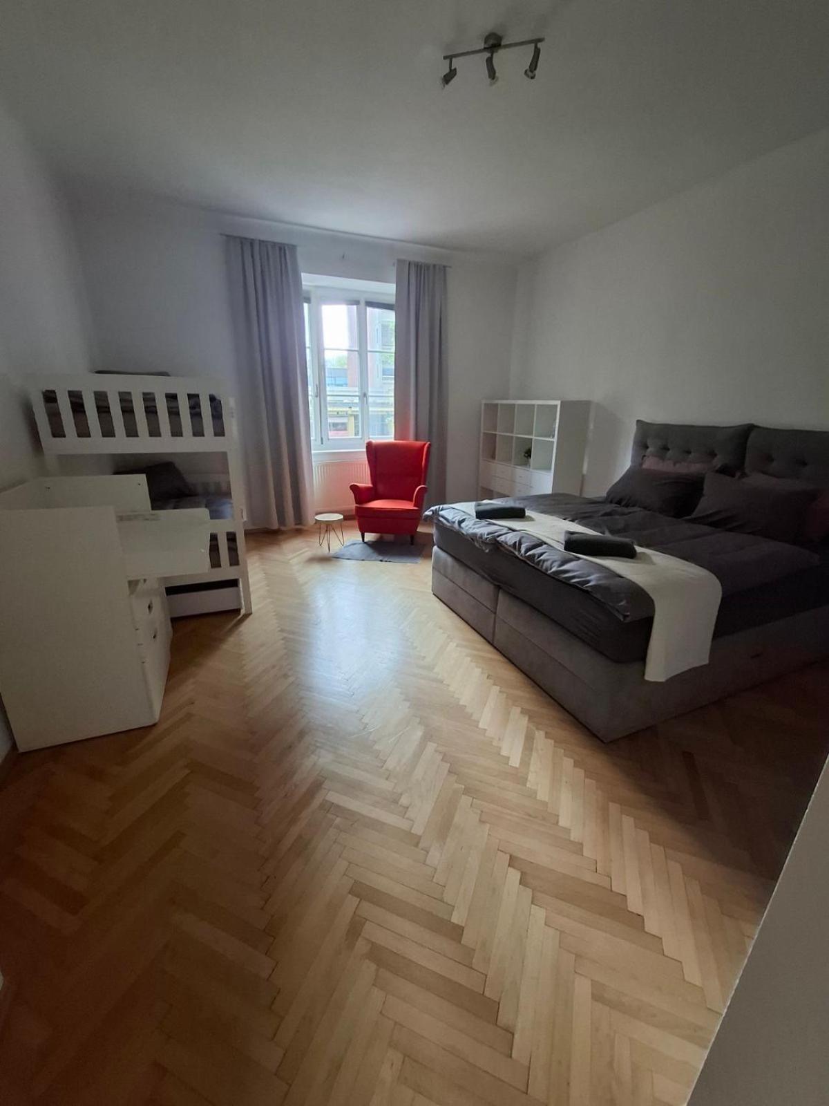 Feel Good At Dragon Bridge Apartman