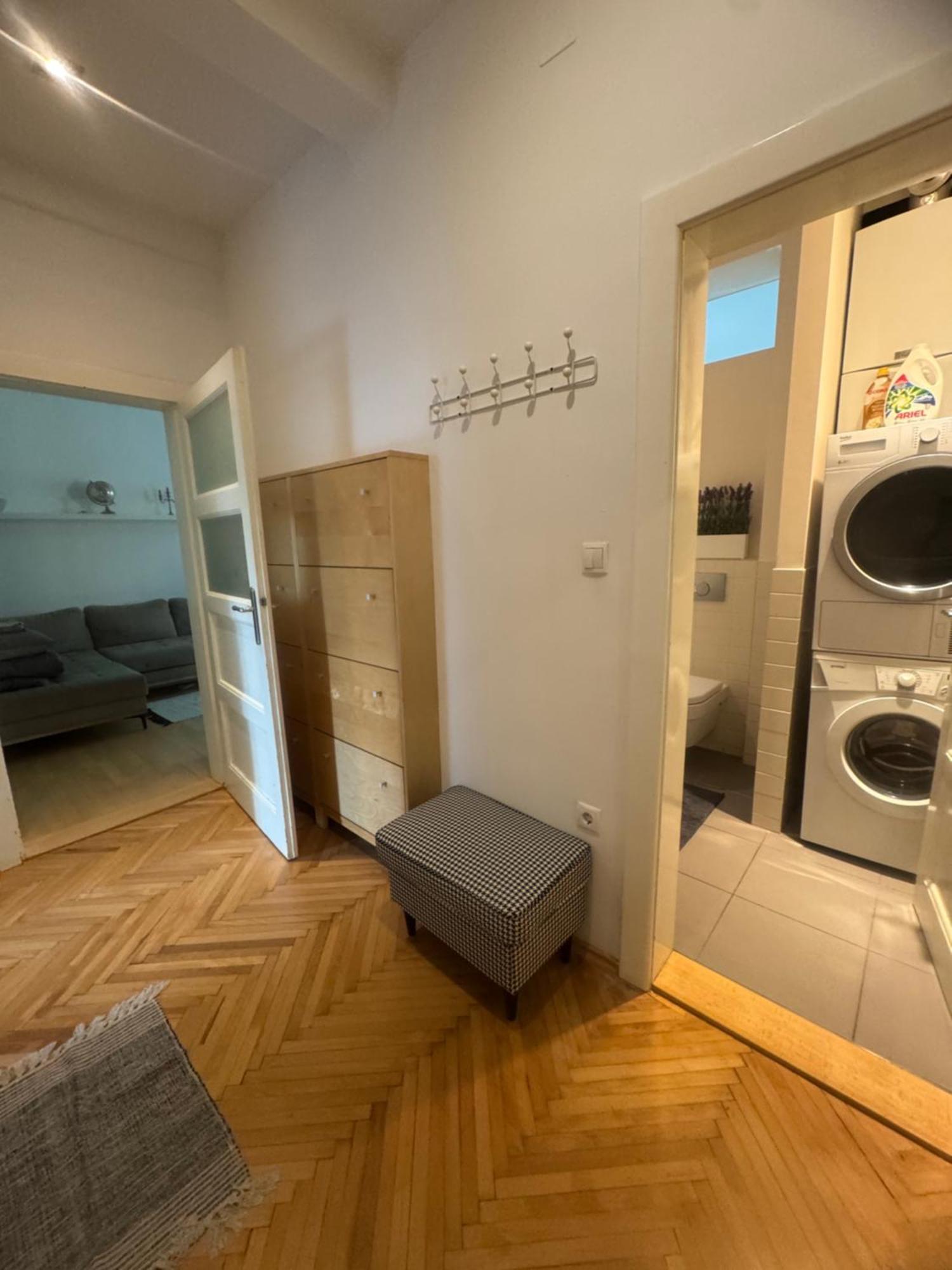 Feel Good At Dragon Bridge Apartman
